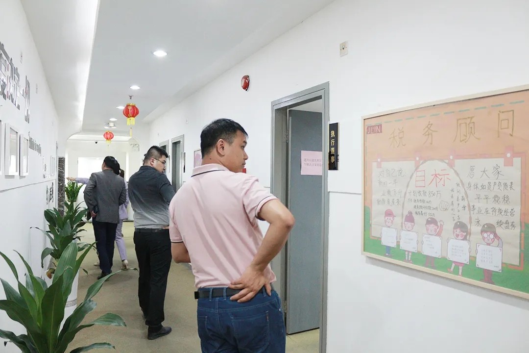 熱烈歡迎深圳市芯片行業(yè)協(xié)會(huì)蒞臨君林集團(tuán)交流座談！