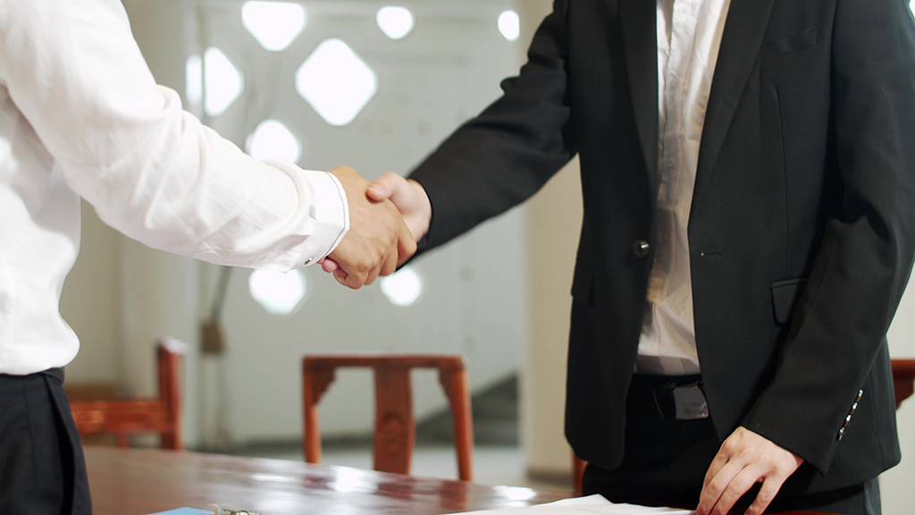 千庫網(wǎng)_實拍商務男性握手_攝影圖編號227967